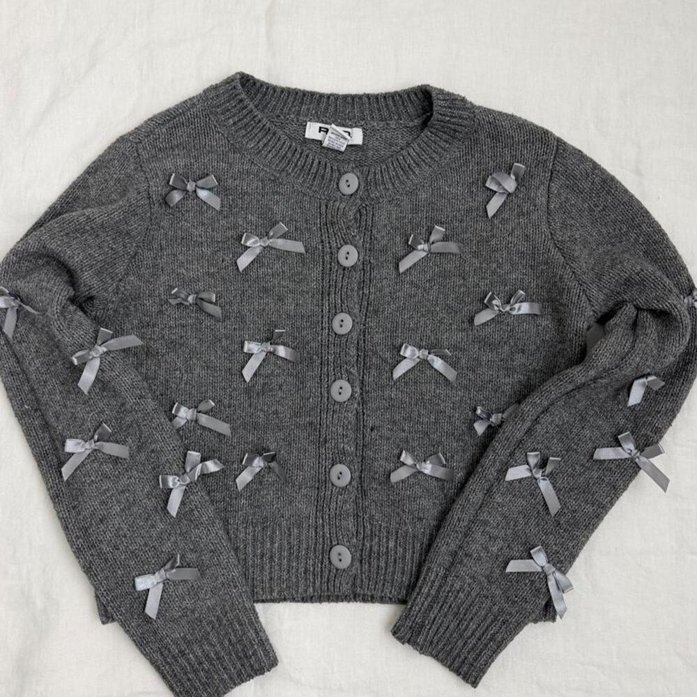 RSQ Grey Bow-Appliqué Crewneck Button-Up Cardigan — Balletcore / Coquette